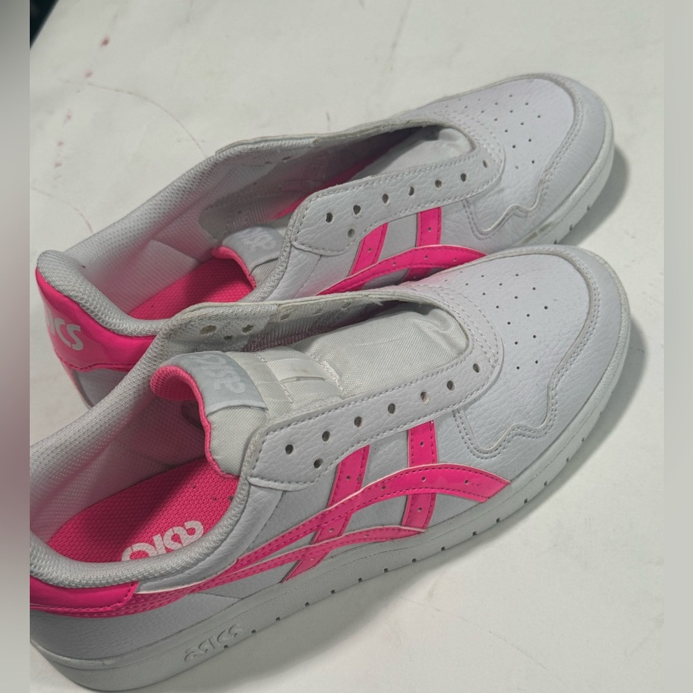 ASICS women’s size 9